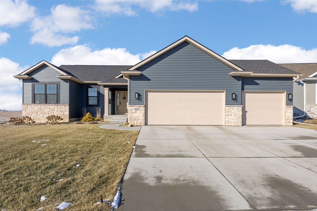 2028 Royal Oak Ridge Road, Marion, IA 52302