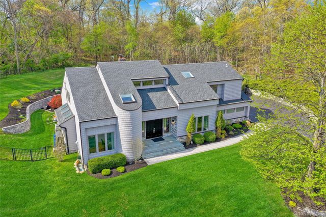 24 Allyson Place, East Setauket, NY 11733