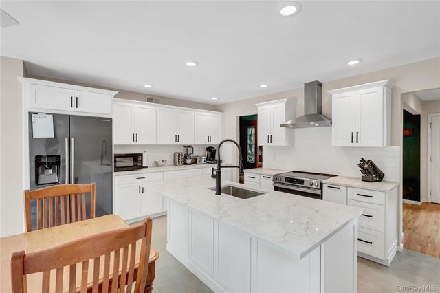 24 Allyson Place, East Setauket, NY 11733