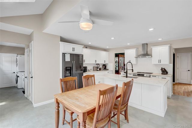 24 Allyson Place, East Setauket, NY 11733