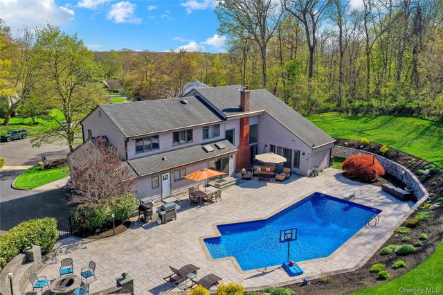 24 Allyson Place, East Setauket, NY 11733