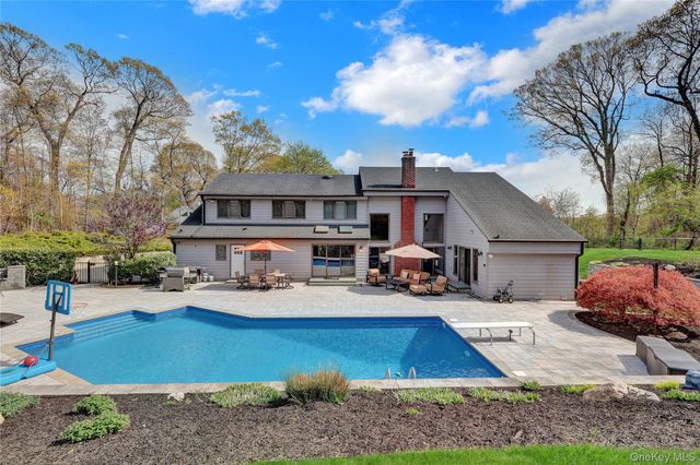 24 Allyson Place, East Setauket, NY 11733