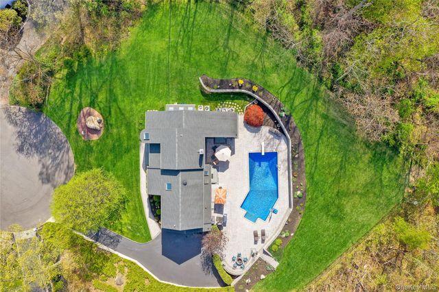 24 Allyson Place, East Setauket, NY 11733