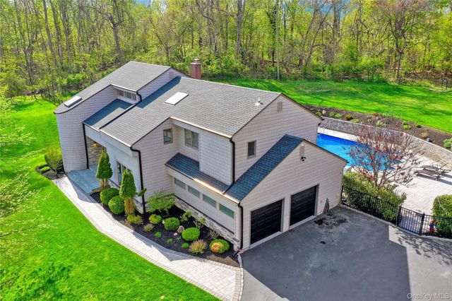 24 Allyson Place, East Setauket, NY 11733