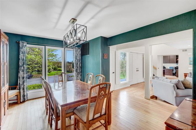 24 Allyson Place, East Setauket, NY 11733