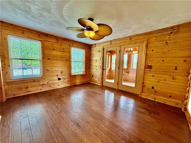 498 Lockwood Rd., Washington Twp, PA 15632