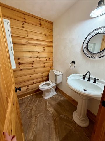 498 Lockwood Rd., Washington Twp, PA 15632