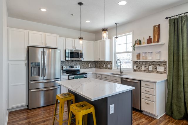 210 80th Street 104, West Des Moines, IA 50266