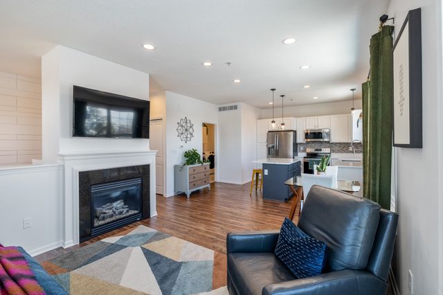 210 80th Street 104, West Des Moines, IA 50266