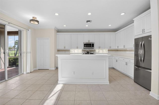 7700 Monarch Ct, Delray Beach, FL 33446