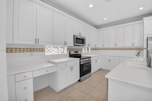 7700 Monarch Ct, Delray Beach, FL 33446