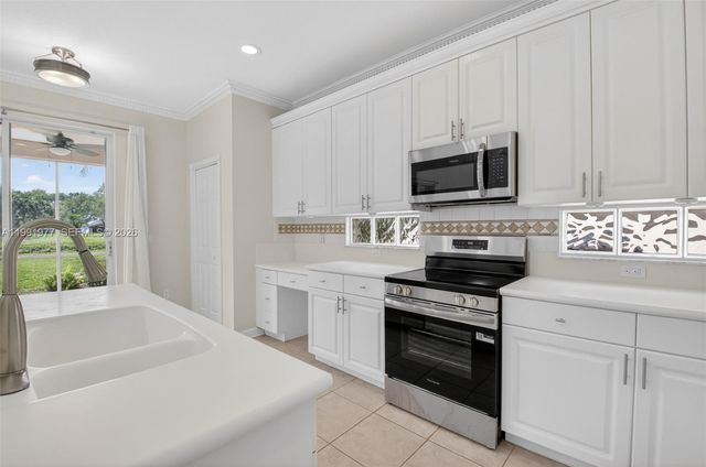 7700 Monarch Ct, Delray Beach, FL 33446