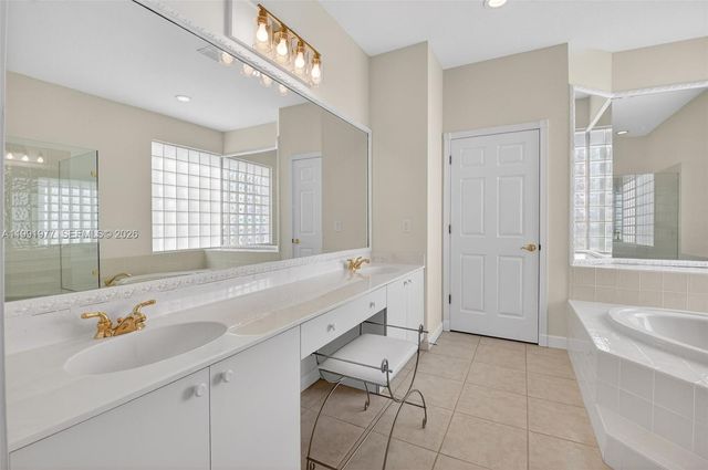 7700 Monarch Ct, Delray Beach, FL 33446