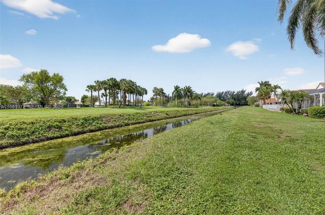 7700 Monarch Ct, Delray Beach, FL 33446