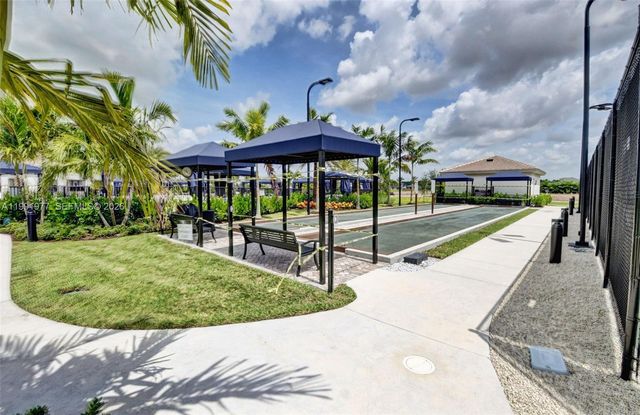7700 Monarch Ct, Delray Beach, FL 33446