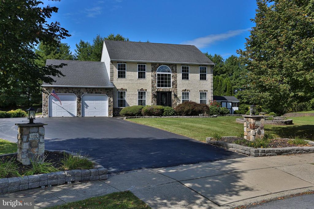 1100 LONGWOOD DR, QUAKERTOWN, PA 18951 — exterior