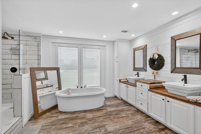 1001 N Seven Points Drive, Kemp, TX 75143