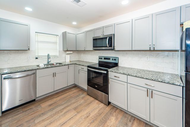 6933 Raymond Avenue, North Charleston, SC 29406