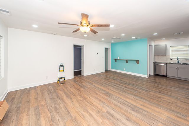 6933 Raymond Avenue, North Charleston, SC 29406