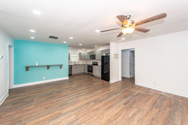 6933 Raymond Avenue, North Charleston, SC 29406