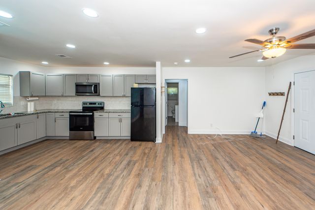 6933 Raymond Avenue, North Charleston, SC 29406