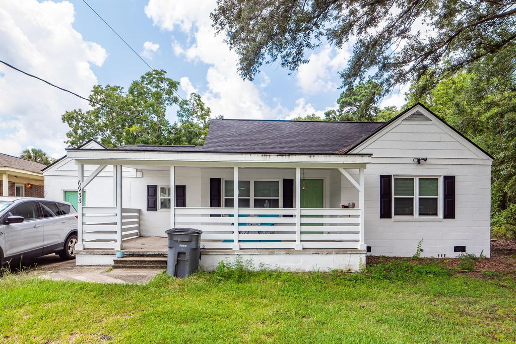 6933 Raymond Avenue, North Charleston, SC 29406