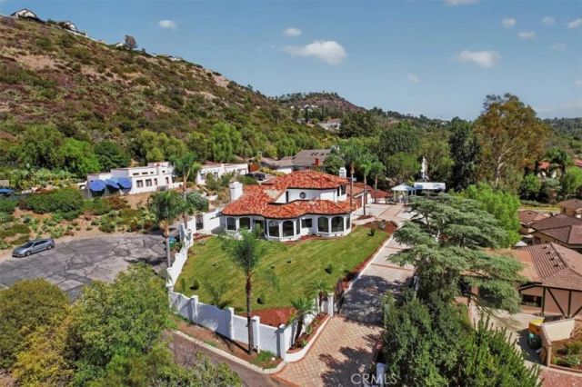 12322 Canyon Terrace, Santa Ana, CA 92705