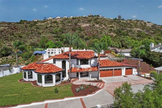 12322 Canyon Terrace, Santa Ana, CA 92705