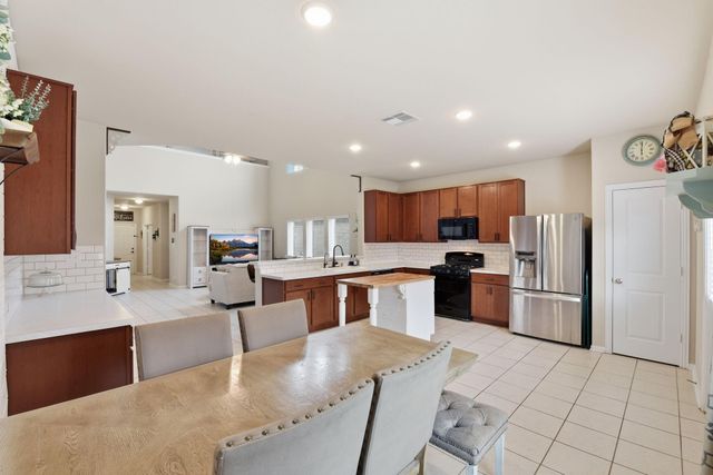 1511 Shannon Street, Alvin, TX 77511