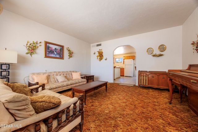 113 N Moon Road, Socorro, TX 79927