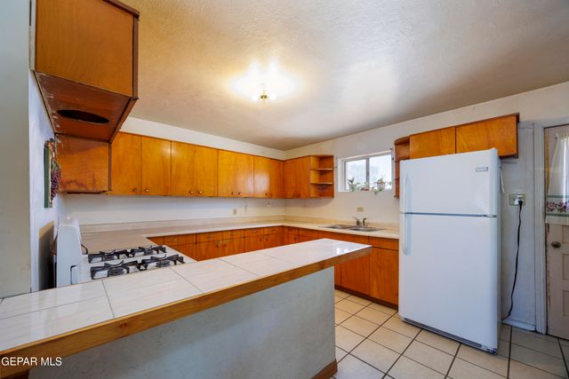 113 N Moon Road, Socorro, TX 79927