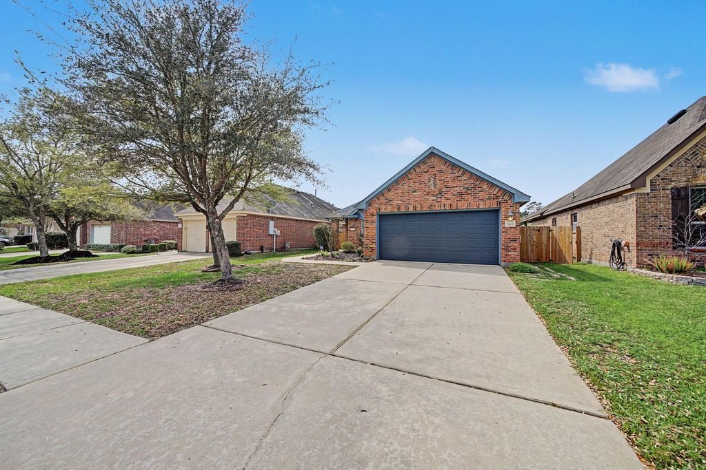31831 Forest Park Trail, Conroe, TX 77385