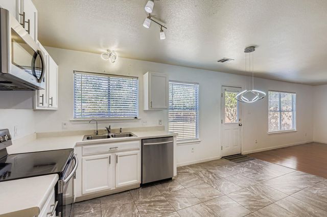 411 Meadow Park DR, Georgetown, TX 78626