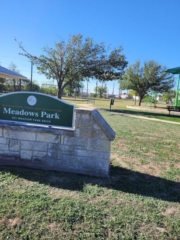 411 Meadow Park DR, Georgetown, TX 78626