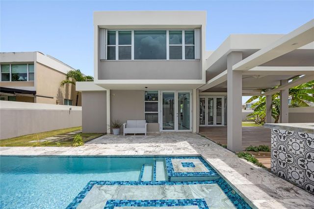 P-25 DELFIN STREET, Dorado, PR 00646