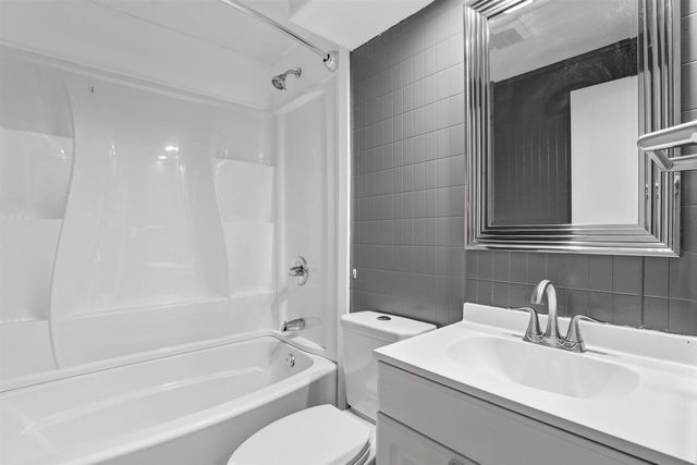 1831 S ONEIDA STREET, Appleton, WI 54915