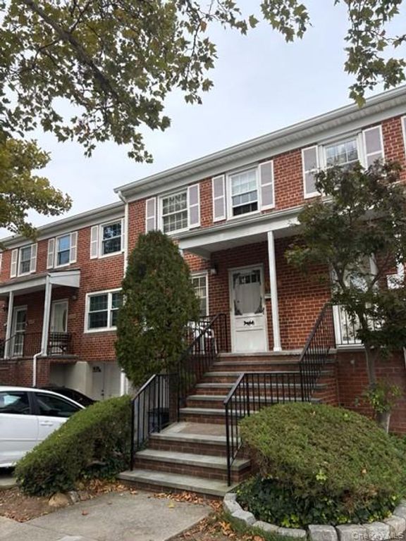 6231 Douglaston Parkway 15, Douglaston, NY 11362 — photo 3