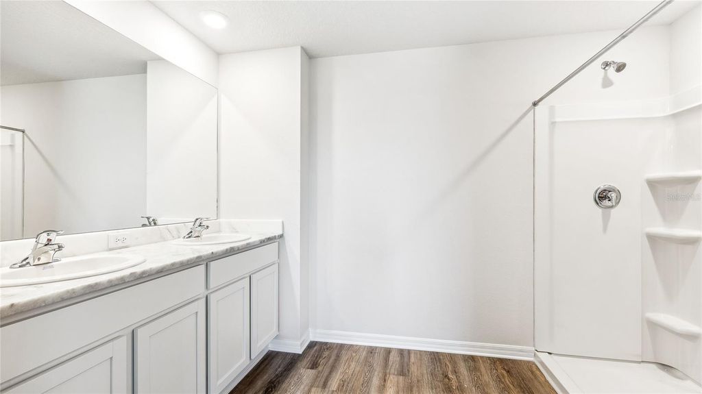 Image 18 of property listing at 18137 GANDER TERRACE, Lakewood Ranch, FL 34211