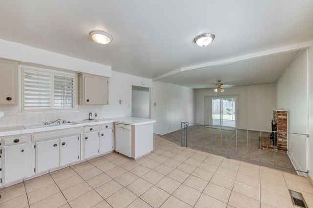 4839 E Santa Ana Avenue, Fresno, CA 93726