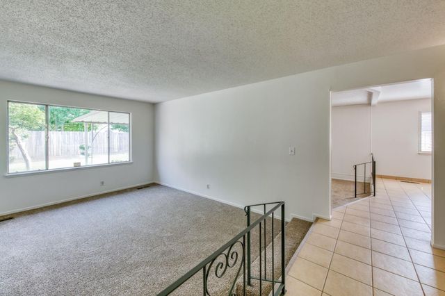 4839 E Santa Ana Avenue, Fresno, CA 93726