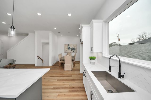 1216 English Street, Houston, TX 77009