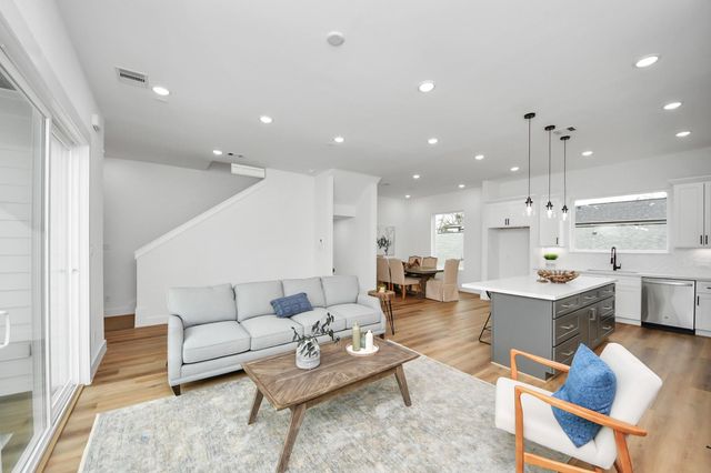 1216 English Street, Houston, TX 77009