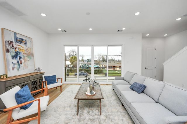 1216 English Street, Houston, TX 77009