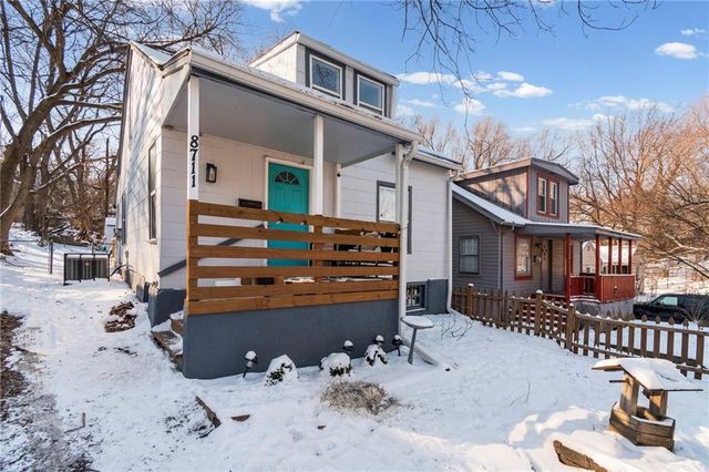 8711 E Smart Avenue, Independence, MO 64053