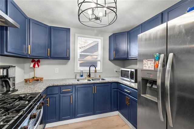 8711 E Smart Avenue, Independence, MO 64053