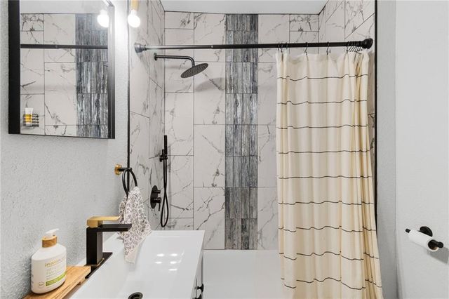 8711 E Smart Avenue, Independence, MO 64053