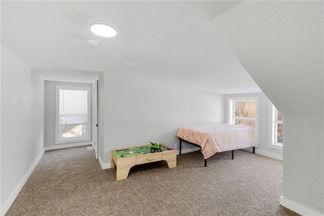 8711 E Smart Avenue, Independence, MO 64053