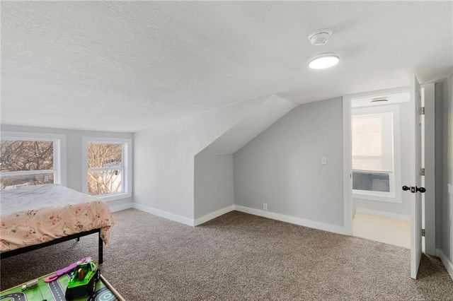 8711 E Smart Avenue, Independence, MO 64053