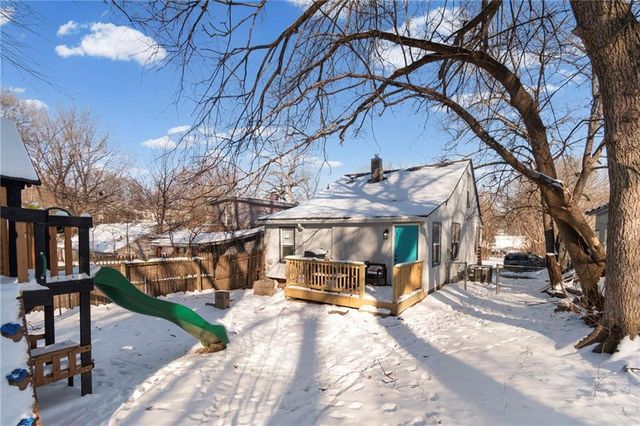 8711 E Smart Avenue, Independence, MO 64053