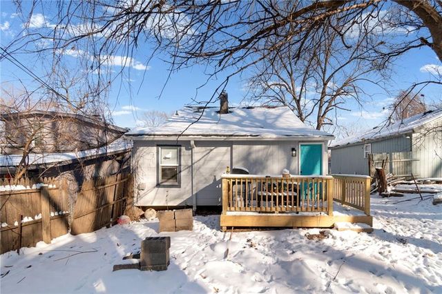 8711 E Smart Avenue, Independence, MO 64053